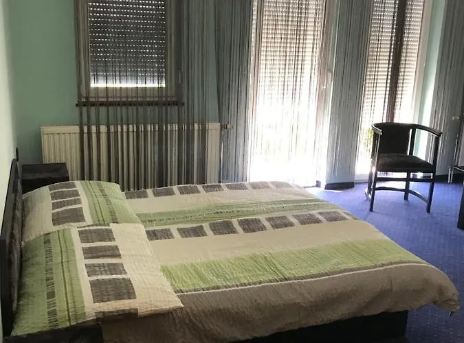 Hotel Koroes *